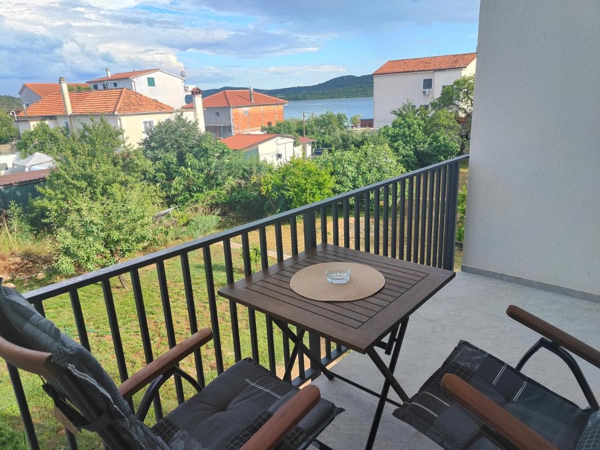 Apartments Grape Pirovac Kültér fotó