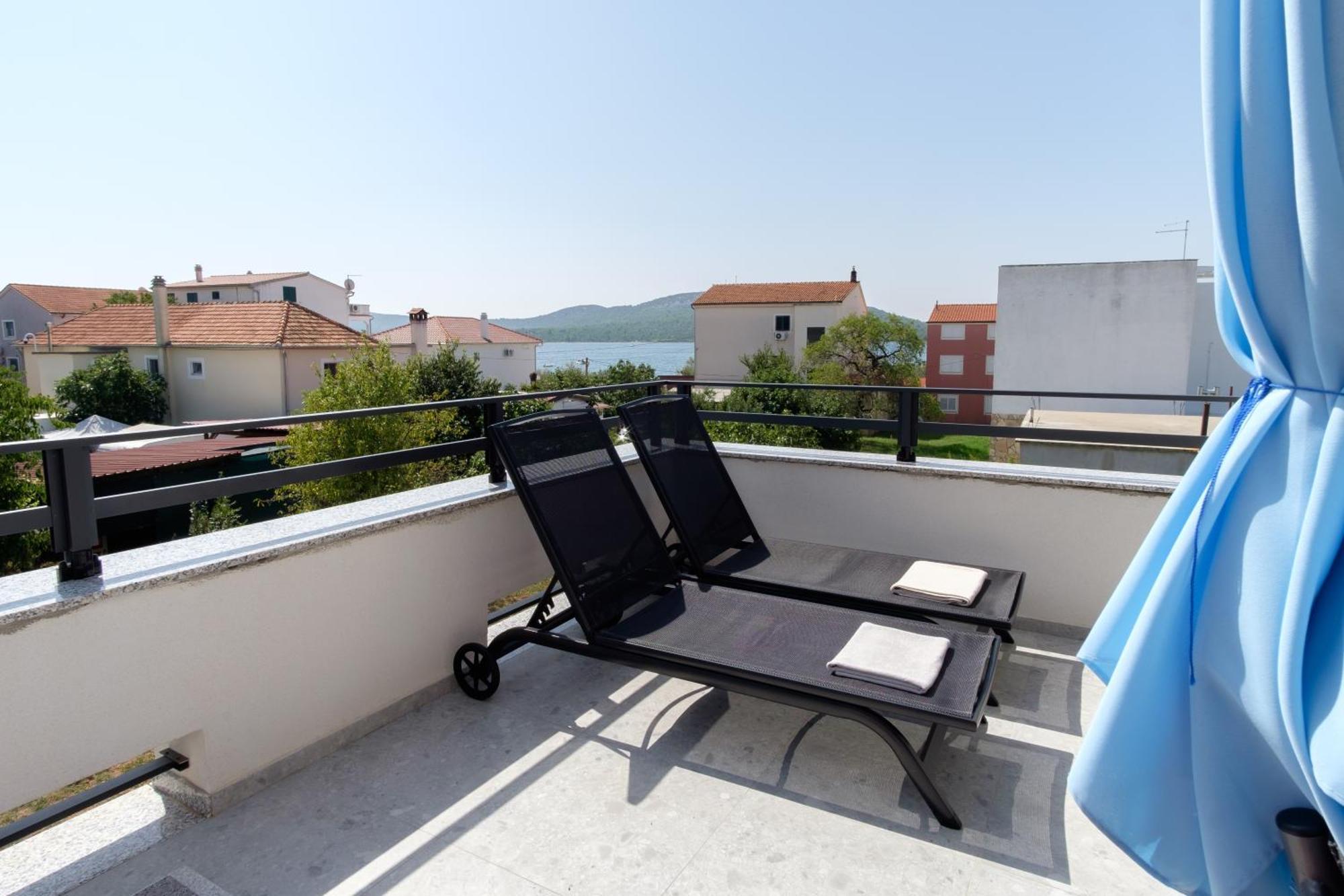 Apartments Grape Pirovac Kültér fotó
